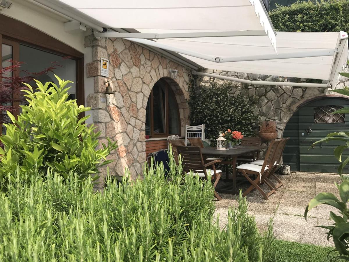 Residence La Mignon Oleandri Torri Del Benaco Buitenkant foto